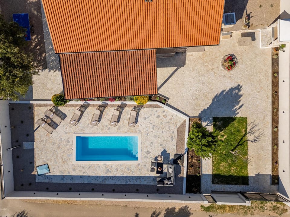 Property building, Bird's eye view, Garden, Balcony/Terrace