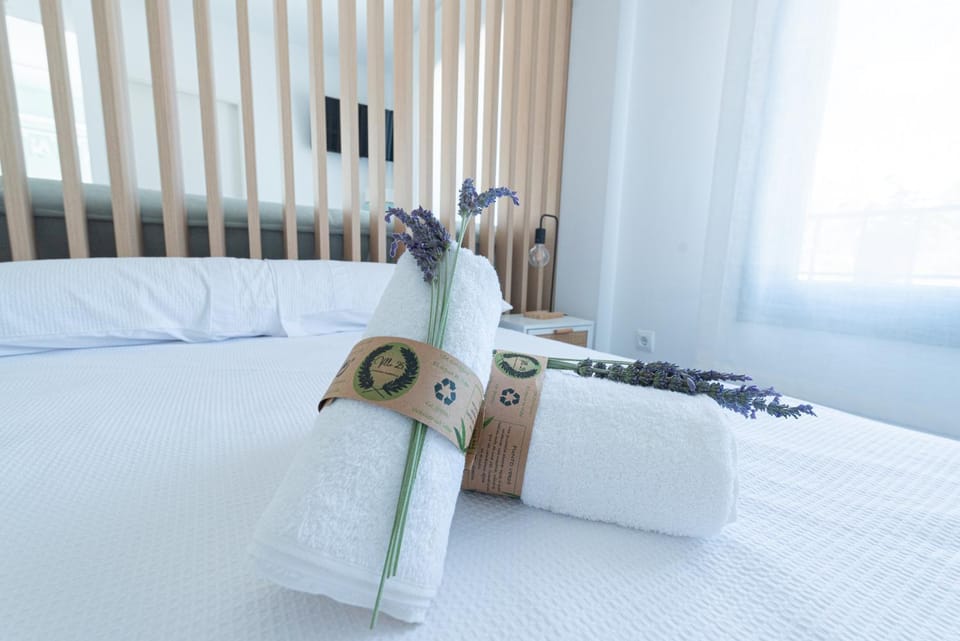 Bedroom, towels