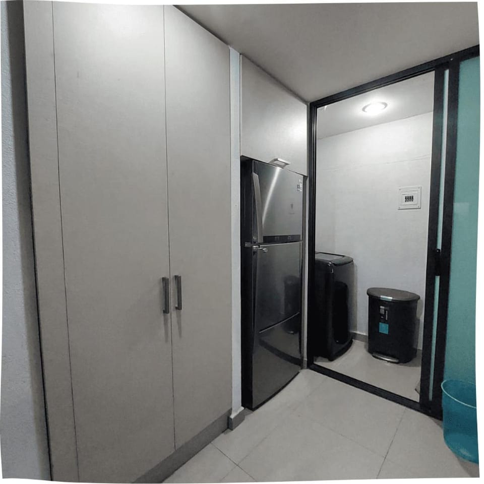 Kitchen or kitchenette, Dining area, washing machine