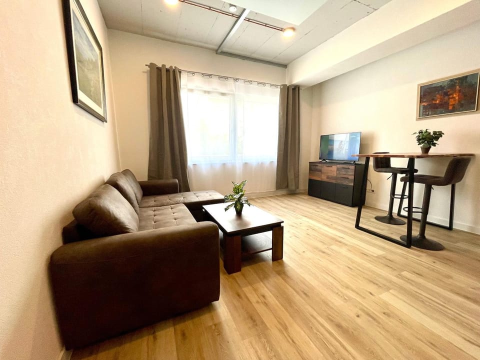 Communal lounge/ TV room, TV and multimedia, Living room, Seating area, Evening entertainment