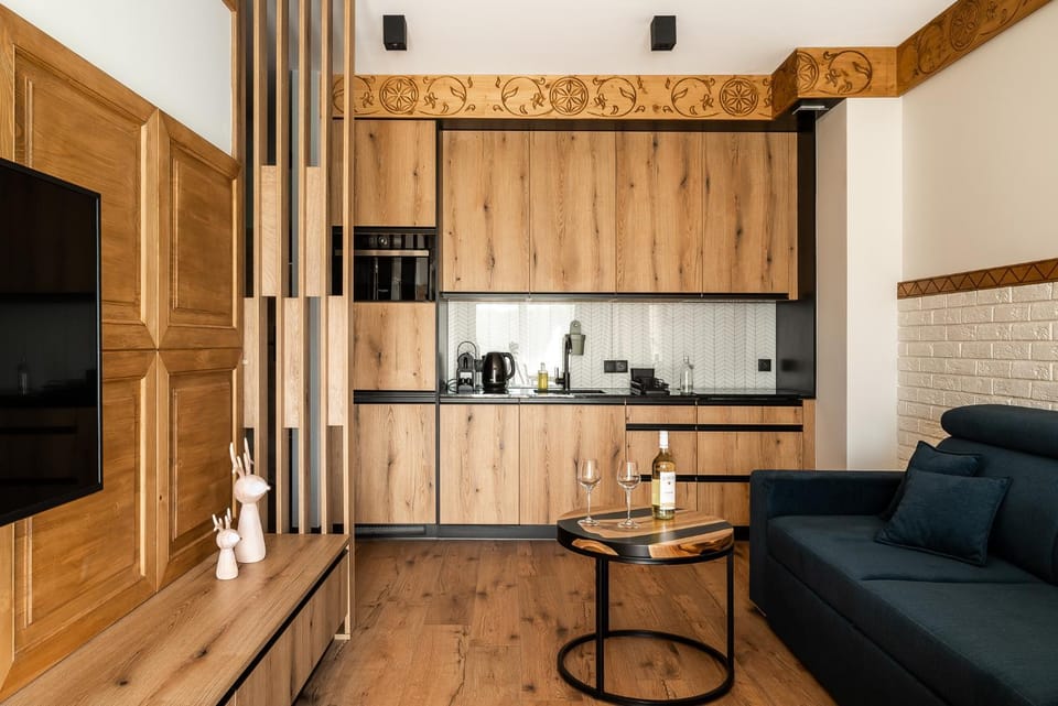TV and multimedia, Coffee/tea facilities, Kitchen or kitchenette, Living room, microwave, stove