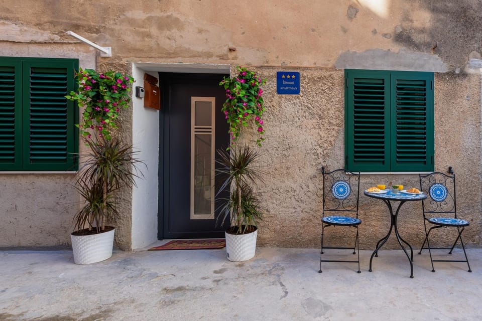 Property building, Patio, Garden