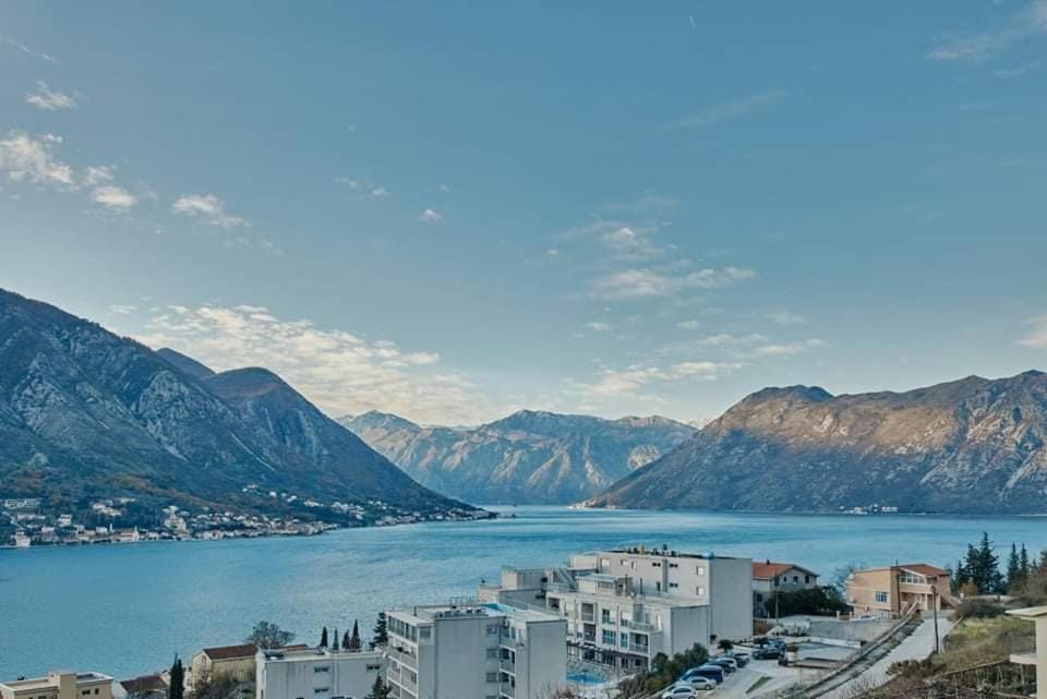 Luxury apartment with Sea view Apartment in Dobrota