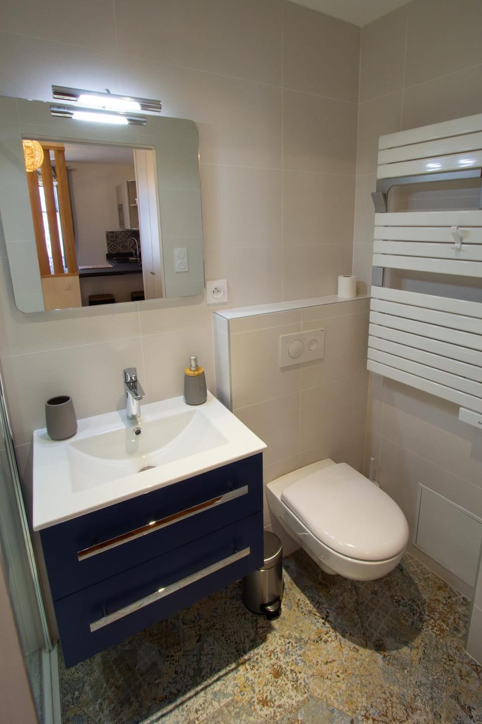 Toilet, Bathroom, towels