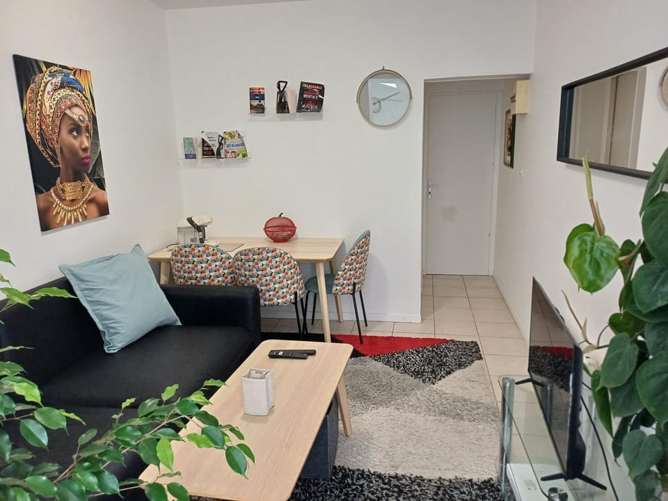 Living room, Dining area