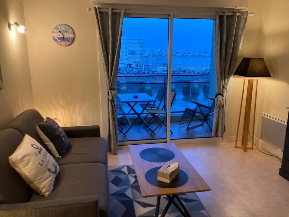 Vue exceptionnelle sur chenal, océan, baie des Sables Apartment in Les Sables-d'Olonne