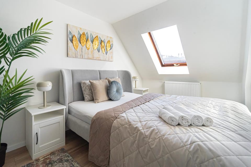 Bed, Decorative detail, Decorative detail, Bedroom