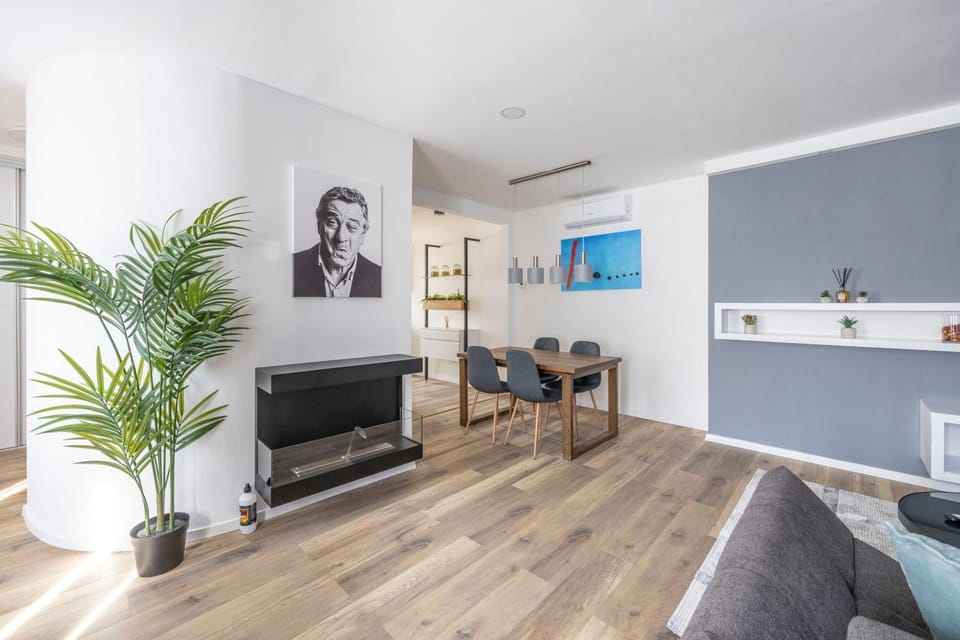 TV and multimedia, Living room, Seating area, air conditioner