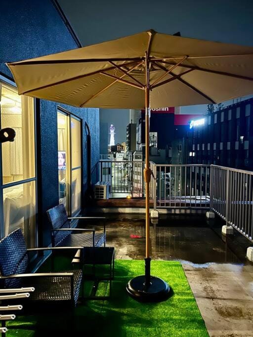 黒門市場 なんば徒歩10分 広々としたバルコニースペース 最大9名様 Apartment in Osaka