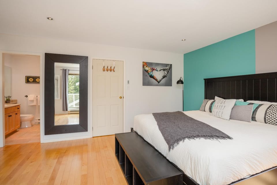 Bed, Bathroom, Bedroom