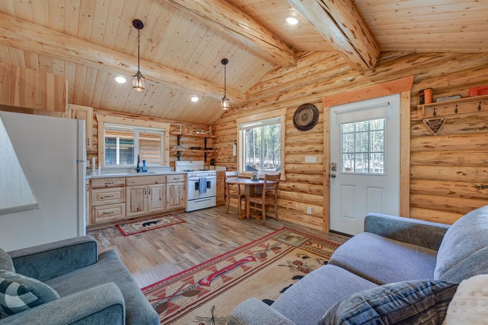 Soldotna Fisherman's Cabin ~ 6 Mi to Kenai River Cabin in Sterling