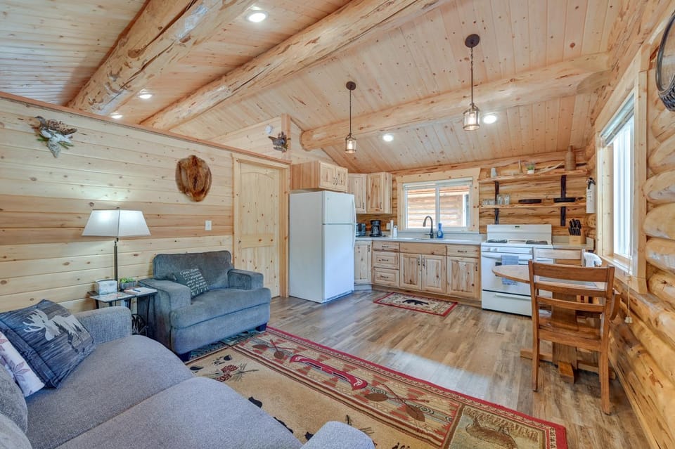 Soldotna Fisherman's Cabin ~ 6 Mi to Kenai River Cabin in Sterling