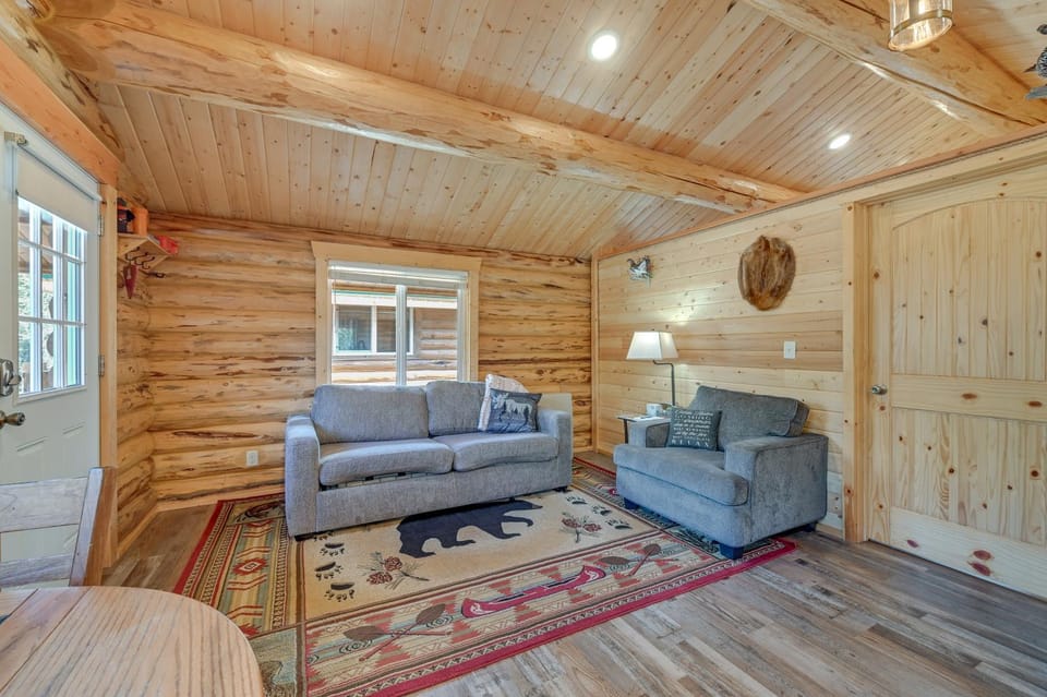 Soldotna Fisherman's Cabin ~ 6 Mi to Kenai River Cabin in Sterling