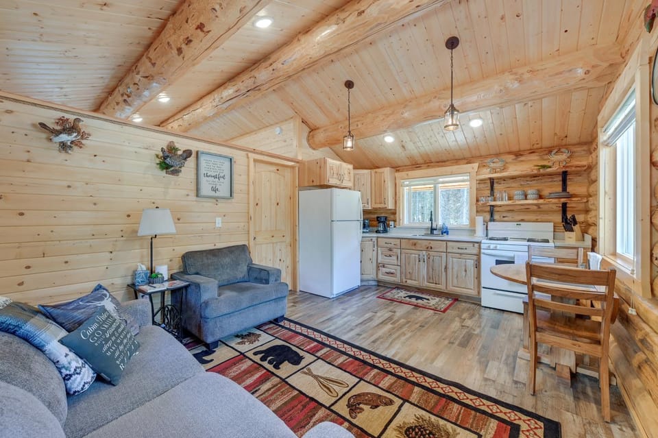 Woodsy Cabin Near Kenai River: Great for Anglers! Cabin in Sterling