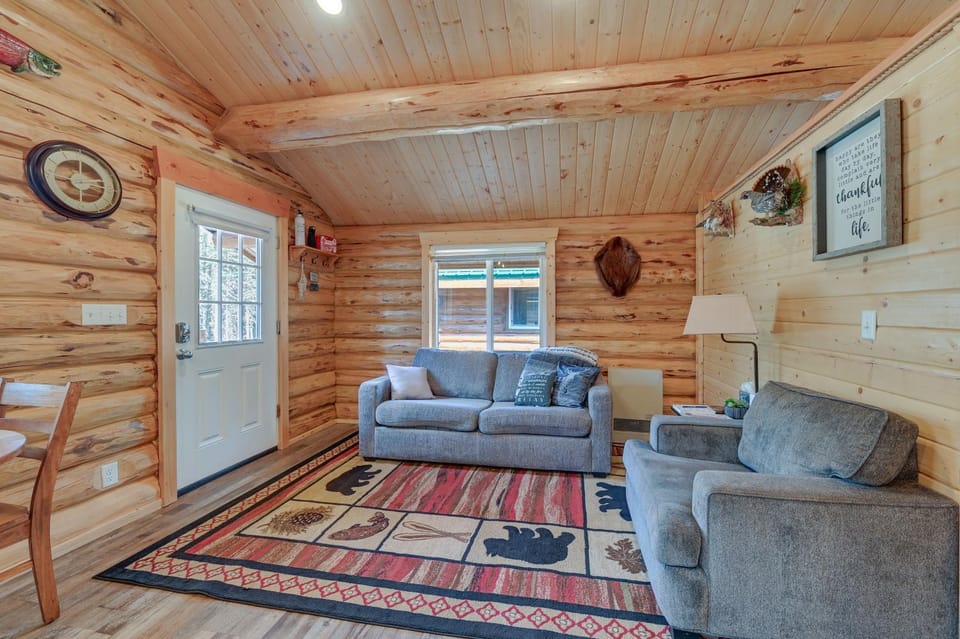 Woodsy Cabin Near Kenai River: Great for Anglers! Cabin in Sterling