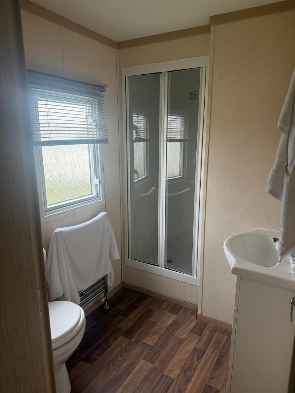 6 Bed Static Carvan Seawick Holiday Park Campground/ 
RV Resort in Tendring District