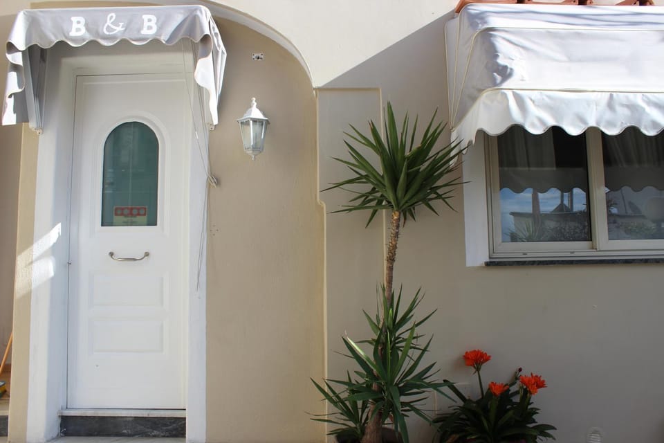 B&B Raggi d'Ischia - nuova gestione 2026 Bed and Breakfast in Casamicciola Terme