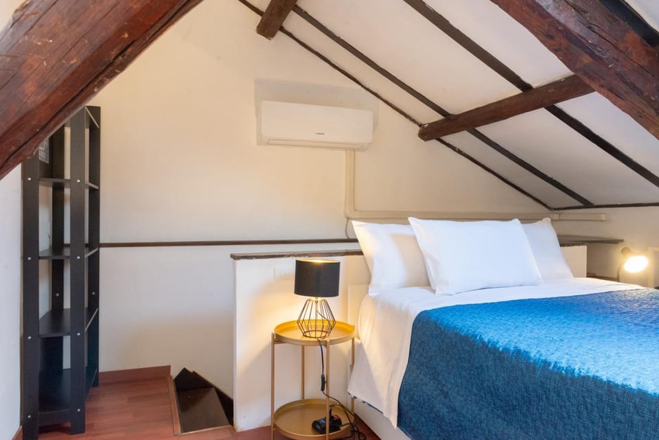Bed, air conditioner