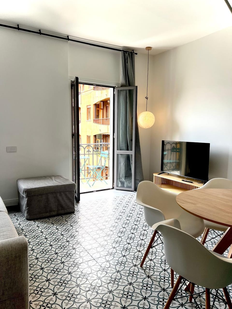 Communal lounge/ TV room, TV and multimedia, Living room, Dining area