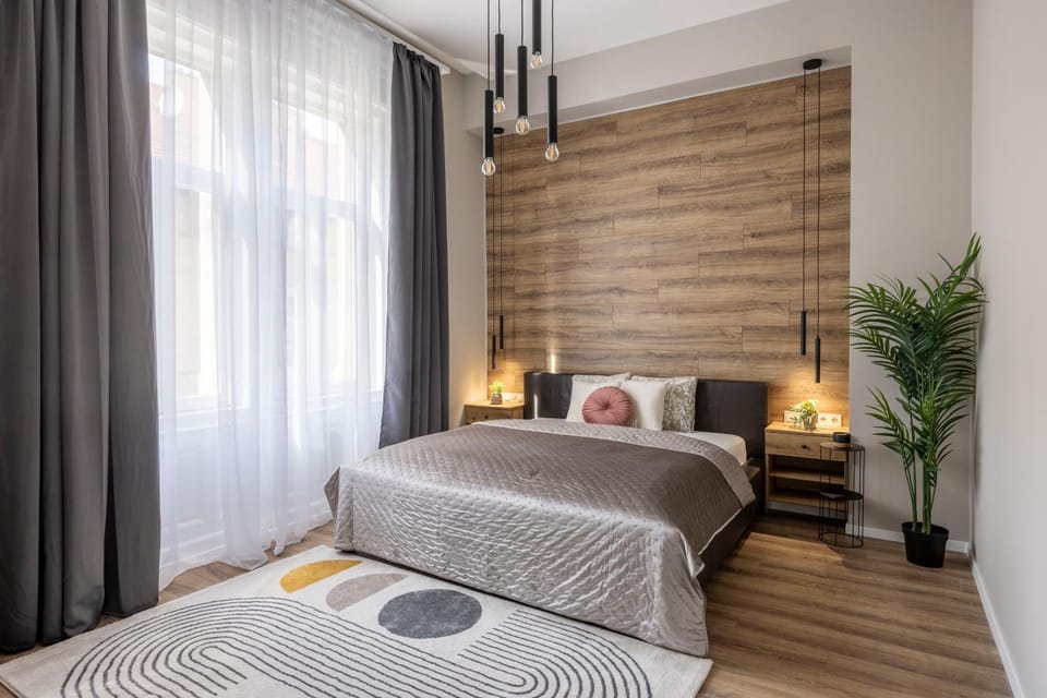 Bed, Photo of the whole room, Decorative detail, Decorative detail, Bedroom