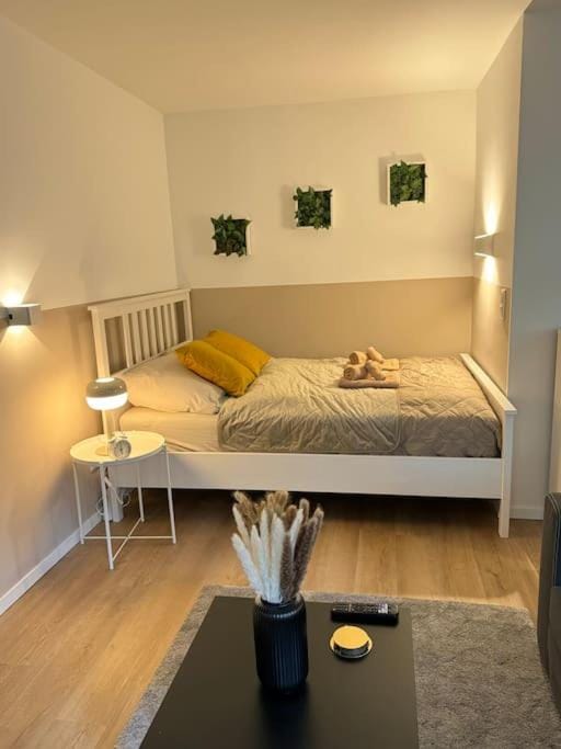 Bed, Bedroom