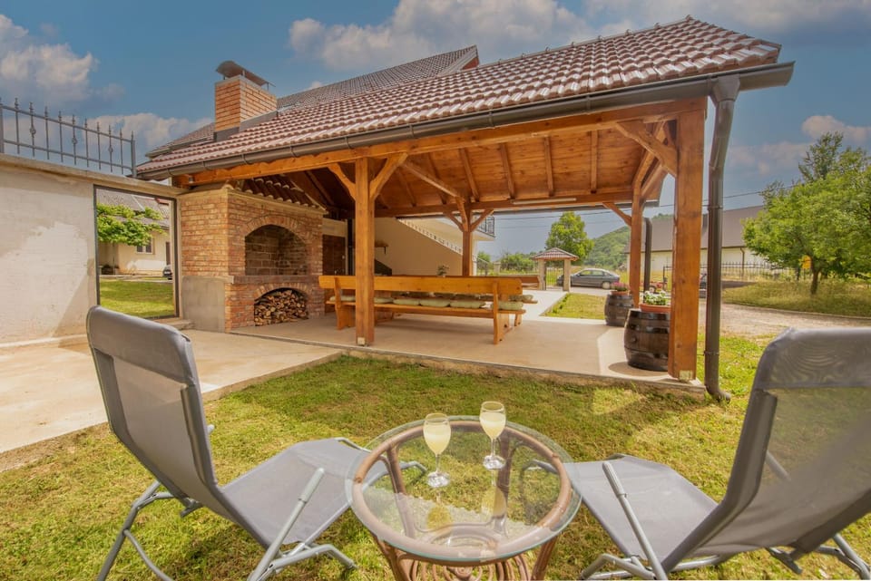 Balcony/Terrace, Area and facilities