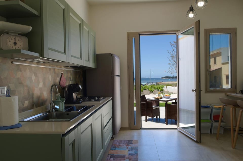 Natural landscape, View (from property/room), Balcony/Terrace, Kitchen or kitchenette, Dining area, stove, kitchen, Internal: Not applicable to any particular room