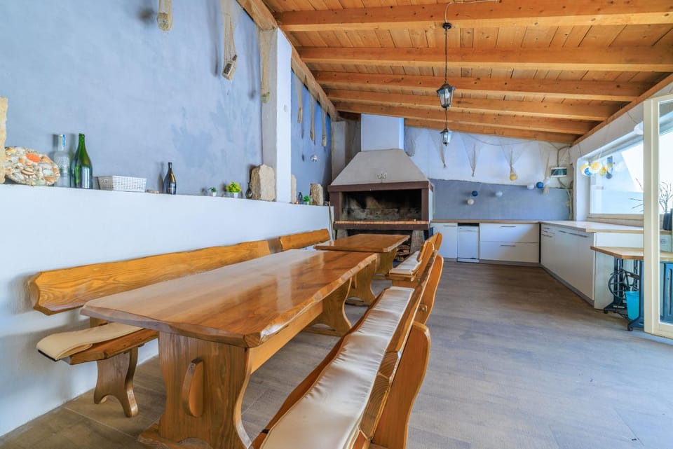 Communal lounge/ TV room, BBQ facilities