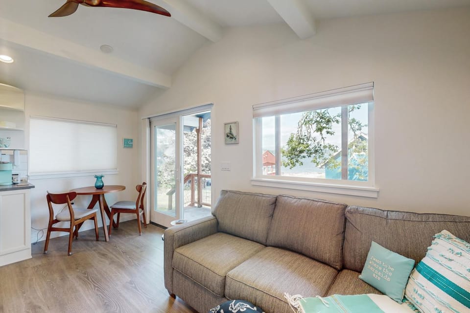 Tranquil Treasure Apartment in Allyn-Grapeview