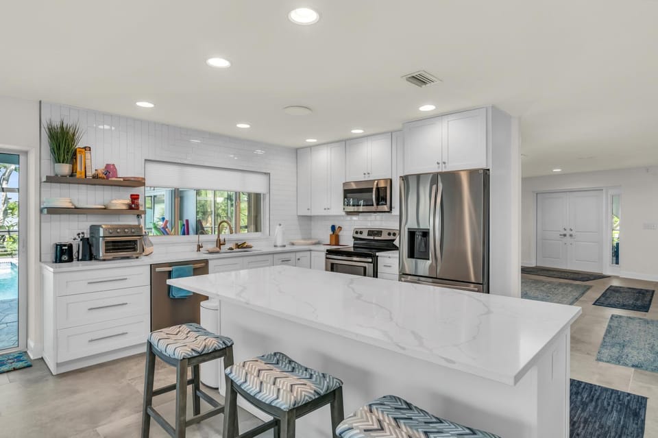 Chez Flamingo I Walk to Beach I Pet Friendly House in Marco Island