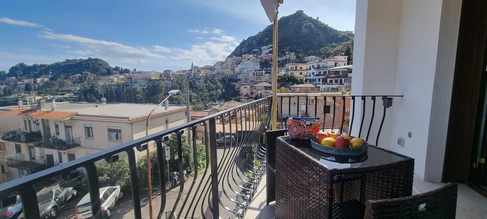 Nearby landmark, Day, Natural landscape, View (from property/room), Balcony/Terrace, City view, Mountain view