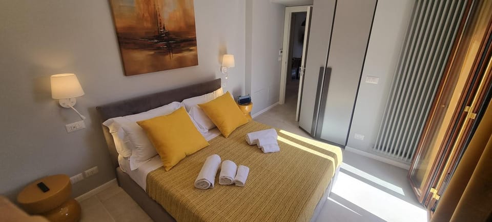 Bed, Photo of the whole room, Bedroom, towels, wardrobe