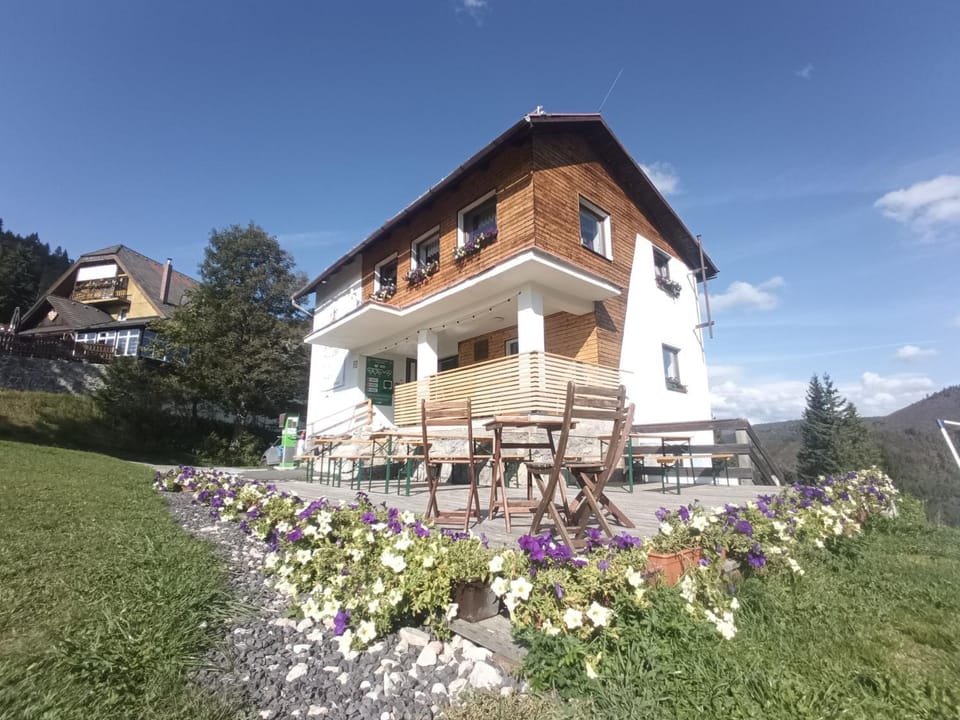 Domček Horskej Služby Hostel in Slovakia