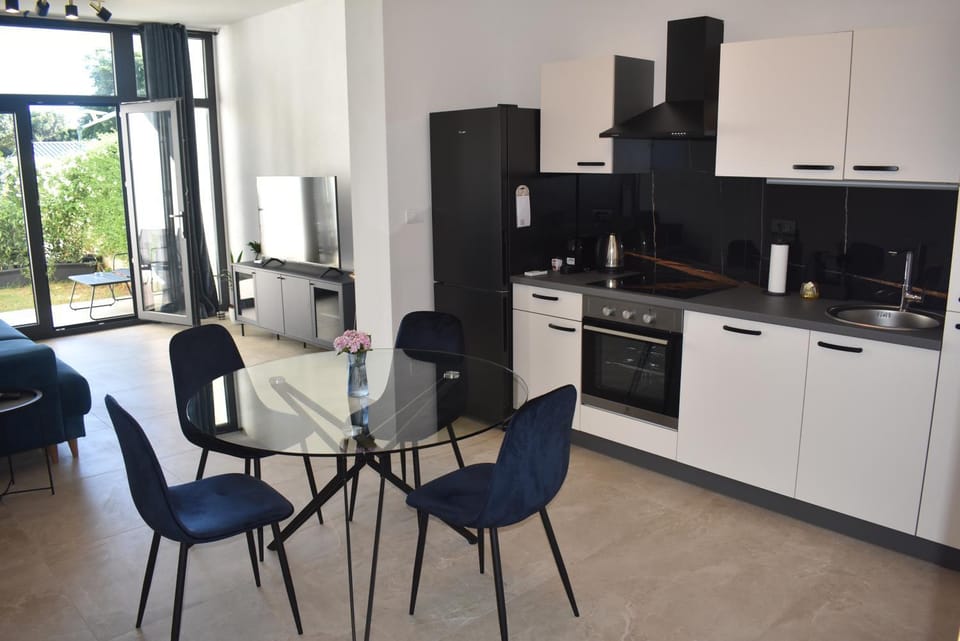 Dining area, kitchen