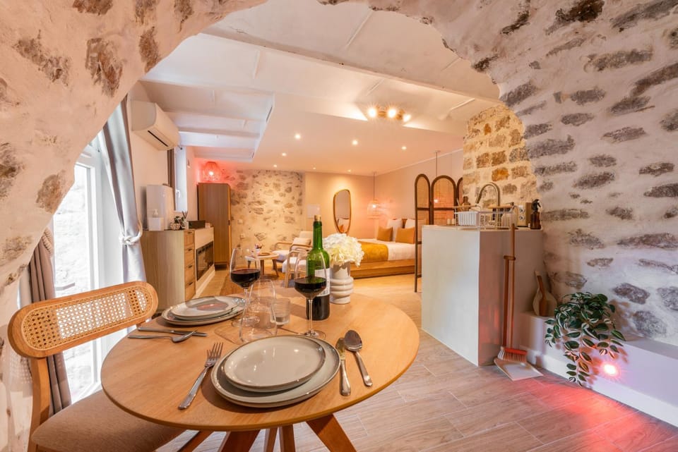 Food and drinks, Photo of the whole room, Dining area