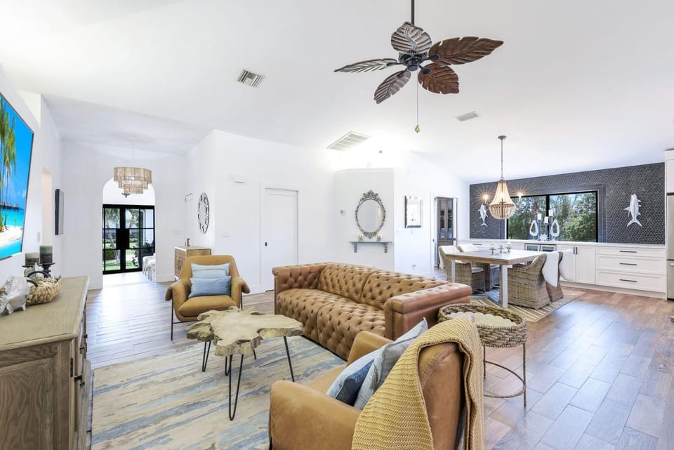 Resort Like Amenities Close to Beach House in North Naples