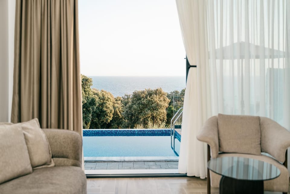 Living room, Pool view, Swimming pool