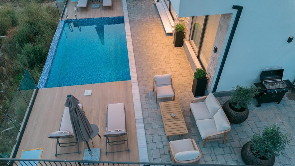 Property building, Natural landscape