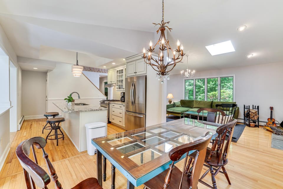 Private Pool! Getaway, 14 Mi to Hammonasset Beach House in Madison