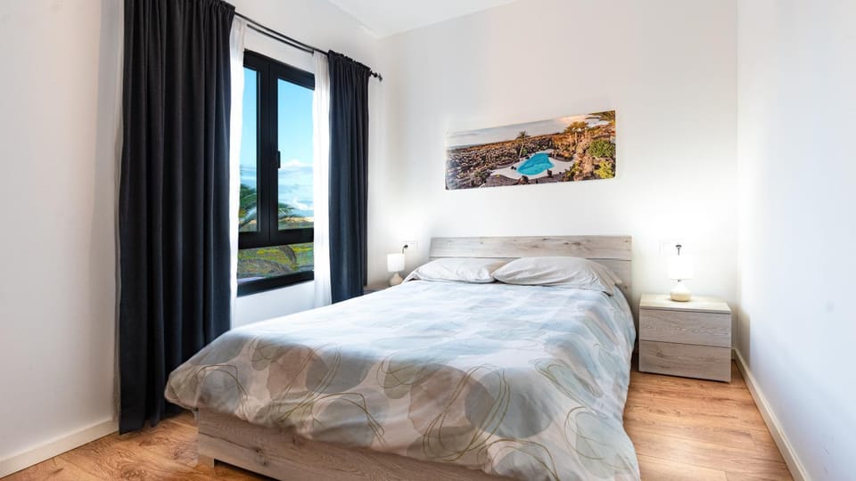 Bedroom, Garden view, Mountain view