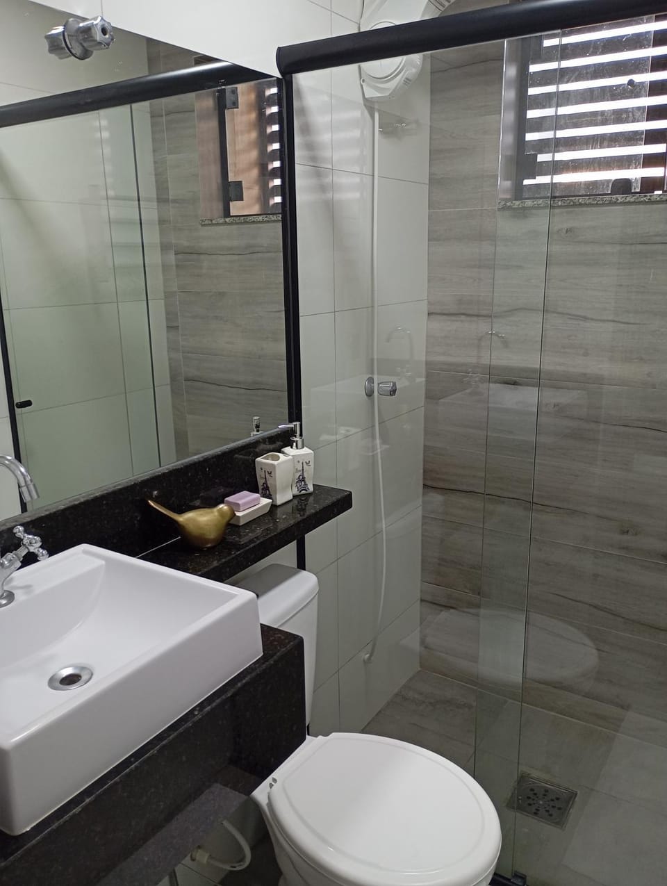 Apto 201 Familiar no centro do NB Apartment in State of Goiás
