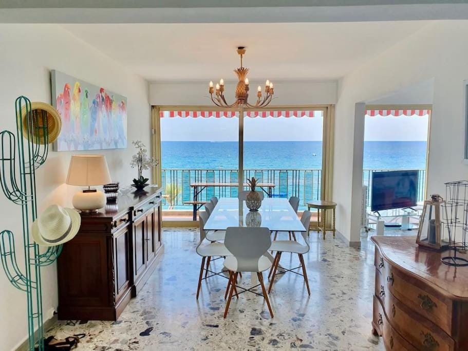 T4 FRONT DE MER ,PISCINE 25 metres ,WIFI,6à8 PERSONNES,parking,GARAGE Apartment in Roquebrune-Cap-Martin