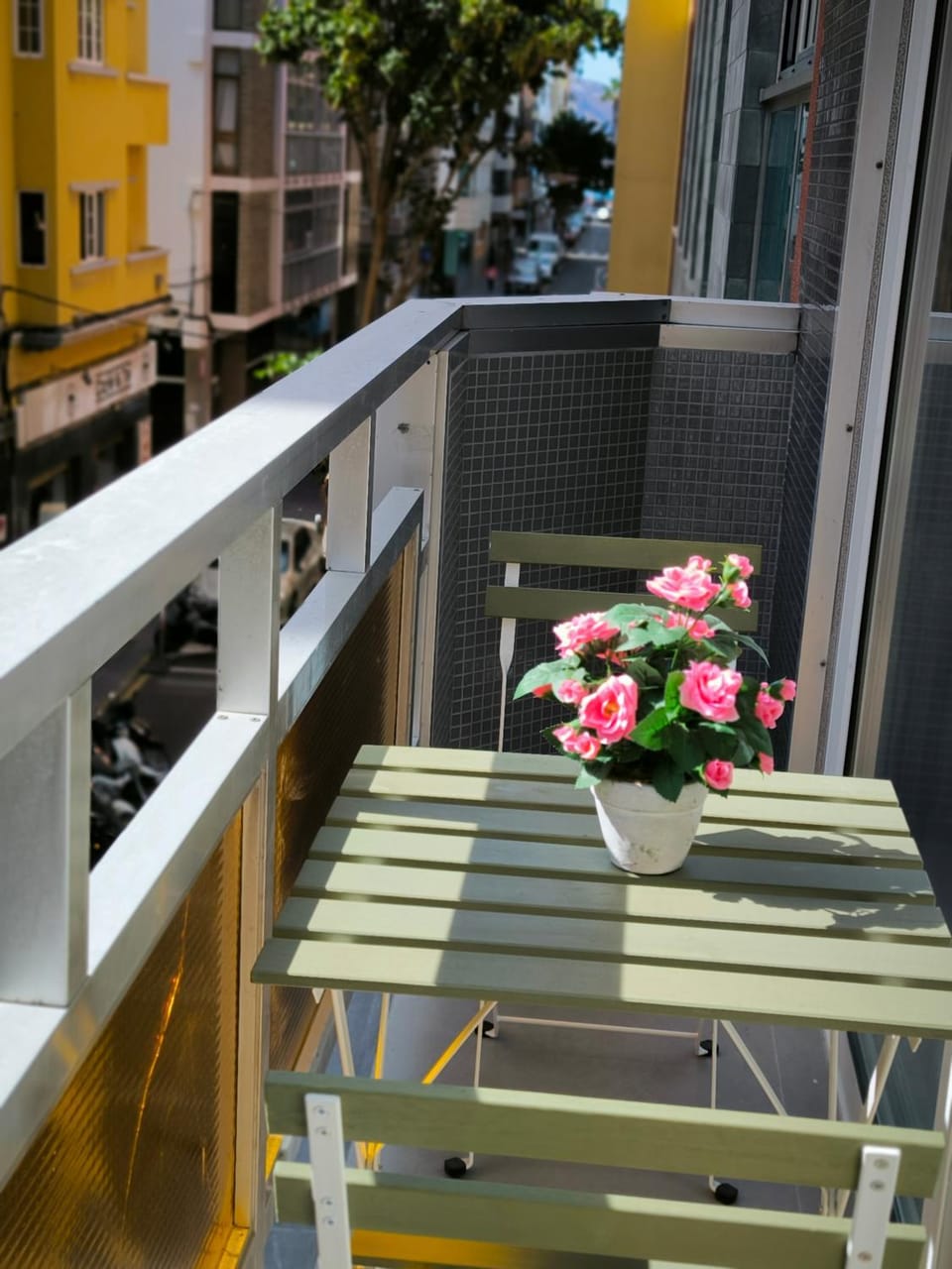 Balcony/Terrace, Street view