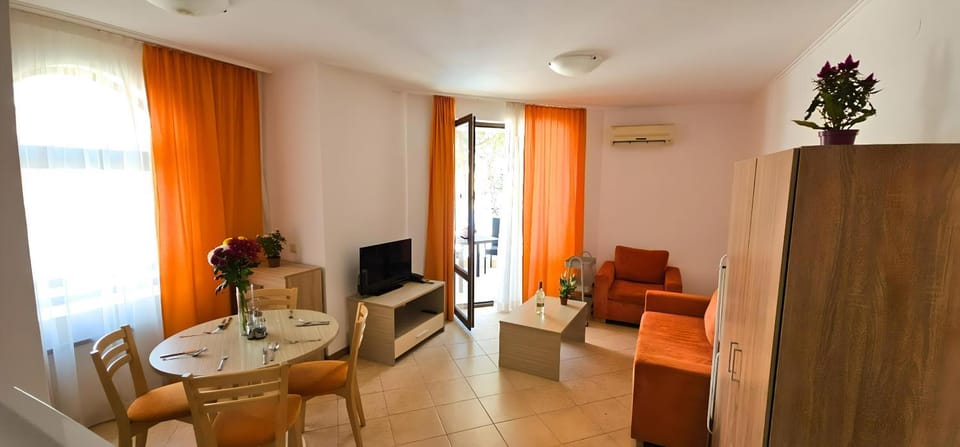Apartment Bella - 3 pools, 2 bedrooms & 2 bathrooms Apartment in Sunny Beach
