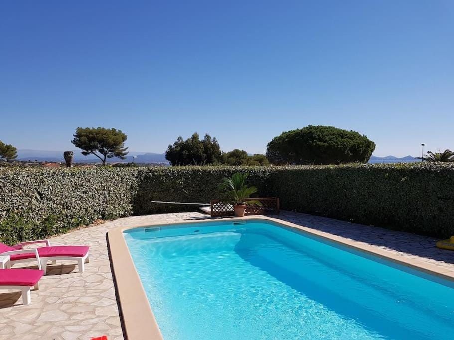 VILLA 4 Étoiles , L'ESCALE ,MERà200m, Les ISSAMBRES ,été du Samedi au Samedi Villa in Roquebrune-sur-Argens