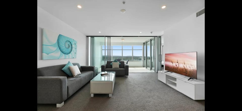 Level 36 Skyline View Lux Private Apartment - 2BR 1B 1C Apartment in Surfers Paradise