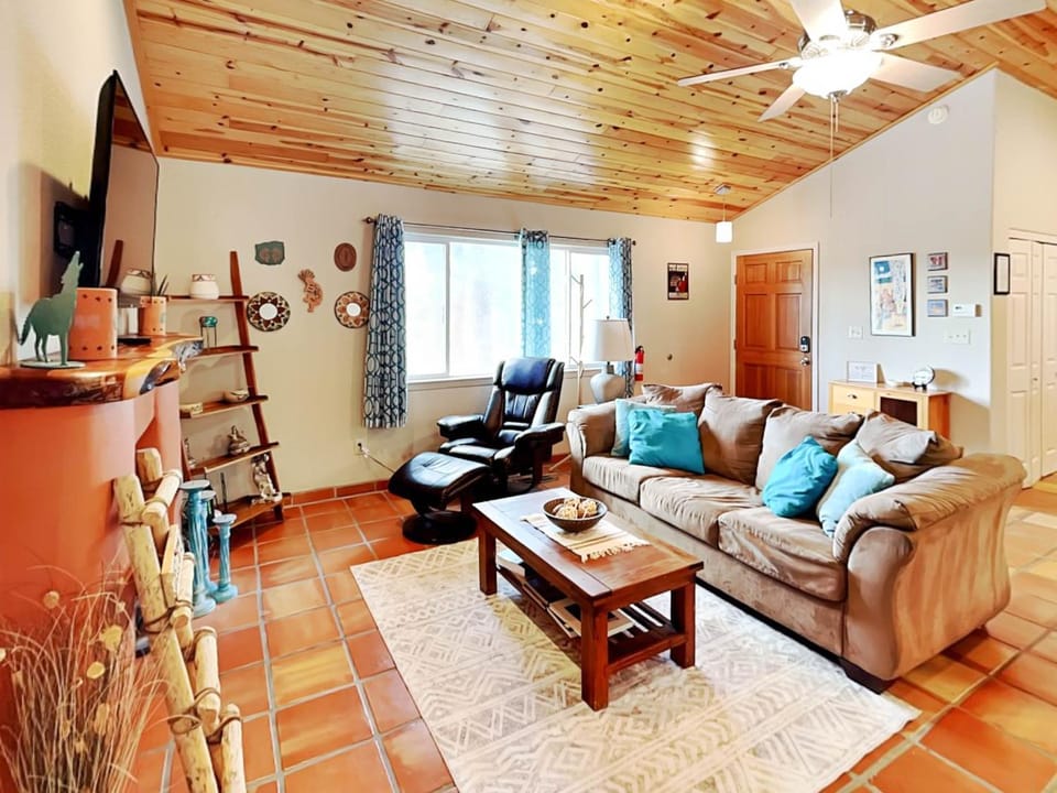 Living room, Seating area, furniture