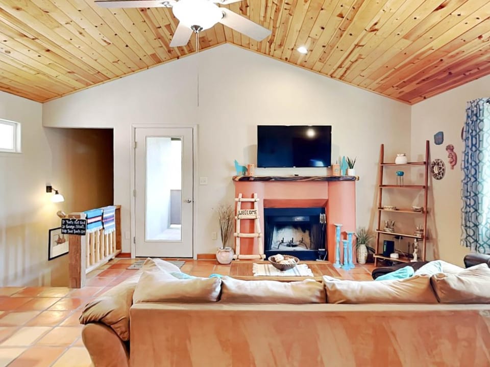 TV and multimedia, Living room, fireplace, furniture