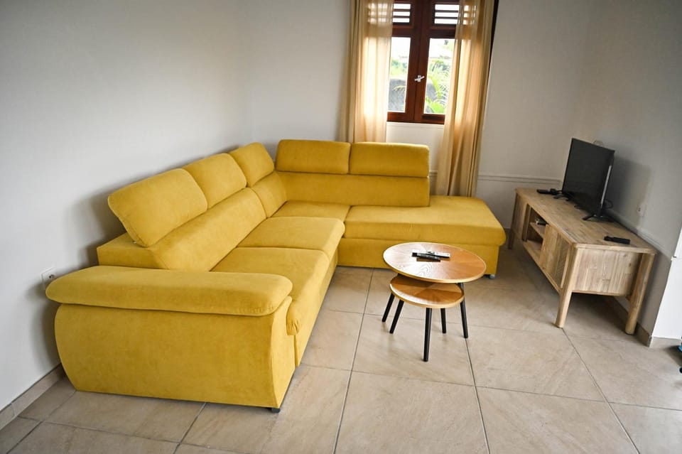 TV and multimedia, Living room, Seating area, internet