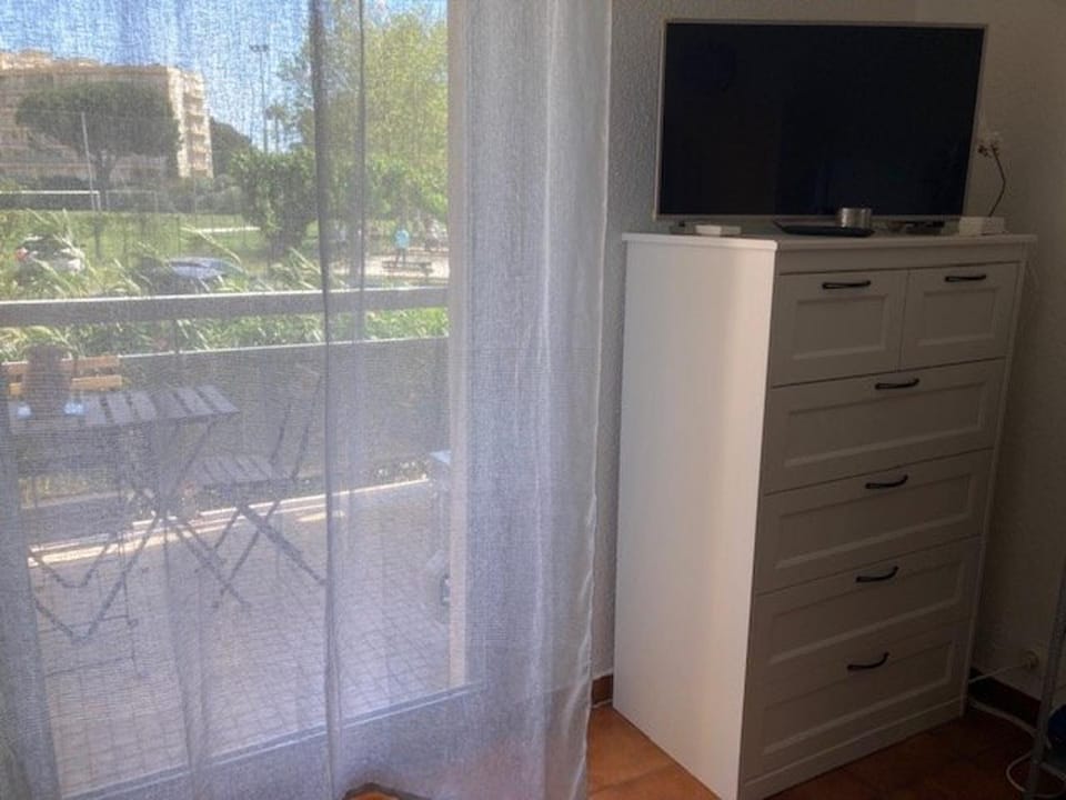 Studio climatisé au Lavandou avec parking, terrasse ensoleillée pour 4 - FR-1-308-198 Apartment in Le Lavandou
